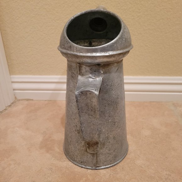 Vintage Oil Measuring Can - Picture 2 of 5